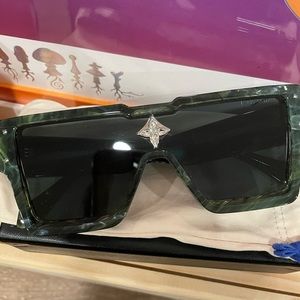 Louis Vuitton Z1552W Cyclone Sunglasses Green Authentic Mens